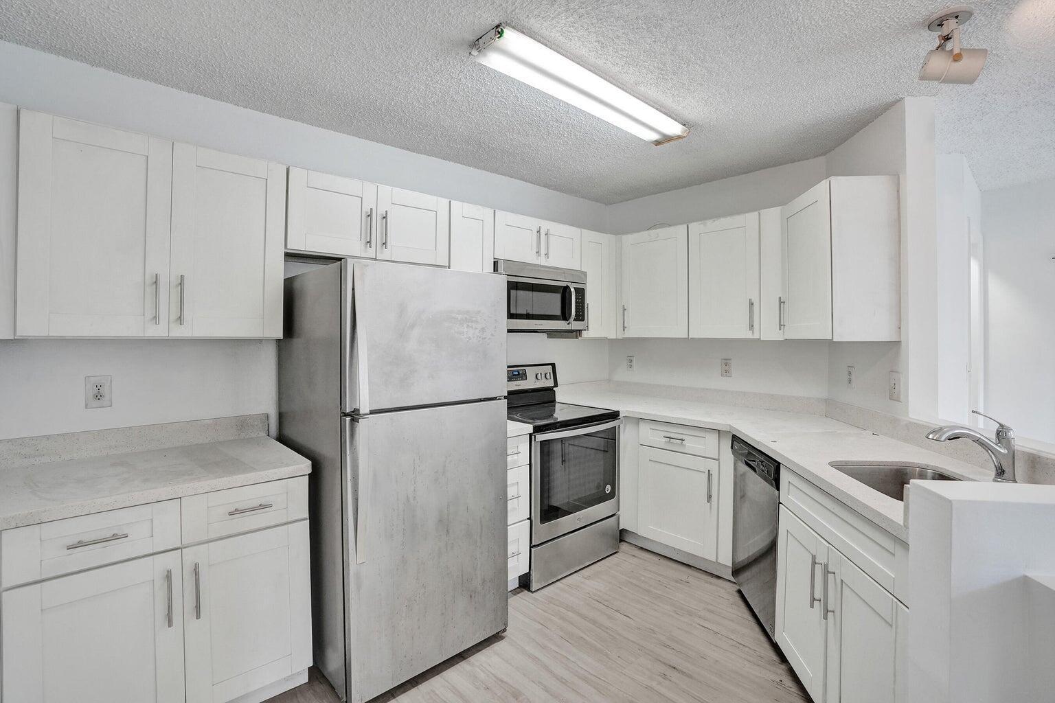WINDWARD LAKES CONDO - Residential