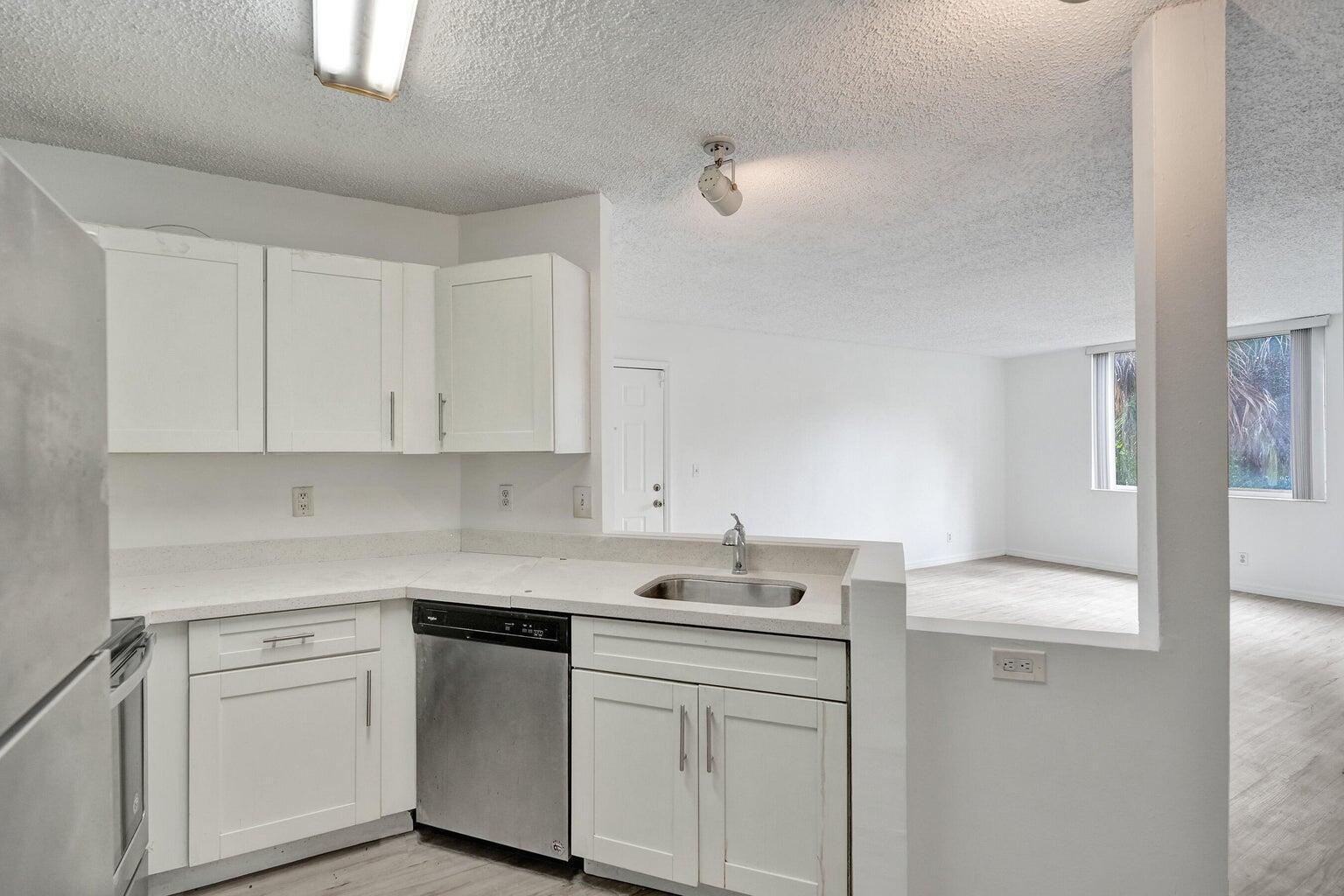 WINDWARD LAKES CONDO - Residential