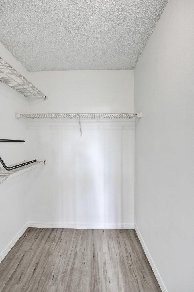 WINDWARD LAKES CONDO - Residential