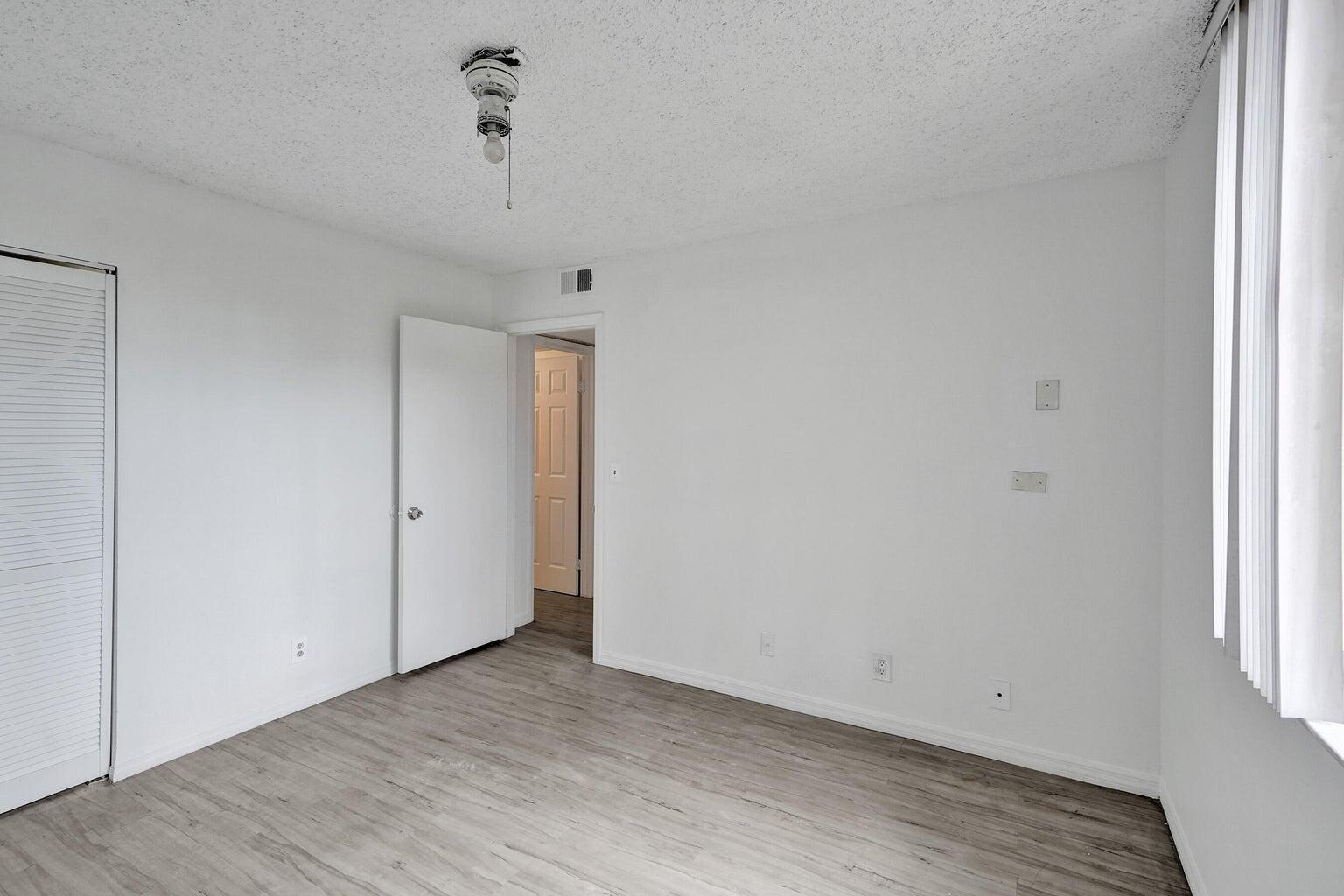 WINDWARD LAKES CONDO - Residential