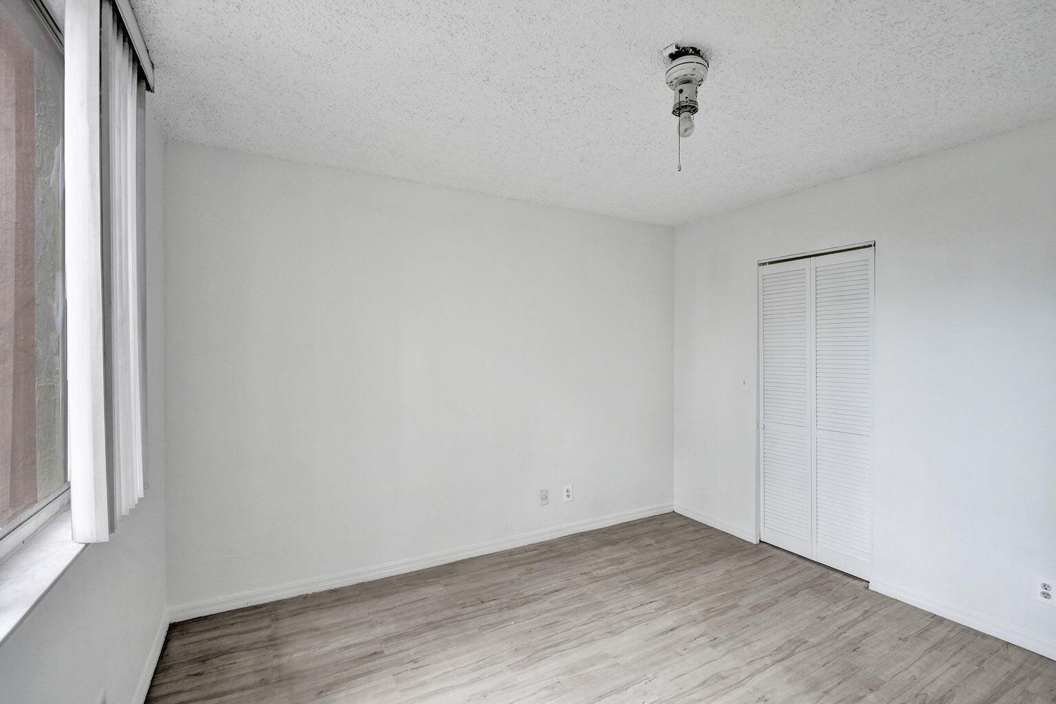WINDWARD LAKES CONDO - Residential