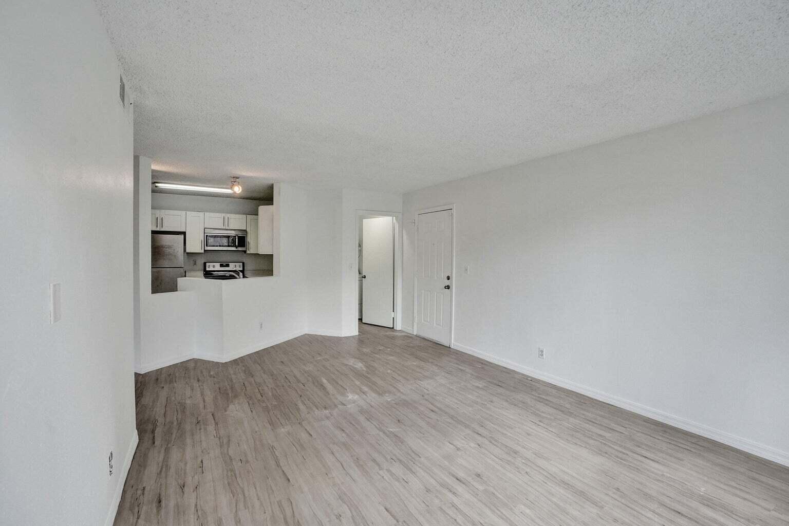 WINDWARD LAKES CONDO - Residential
