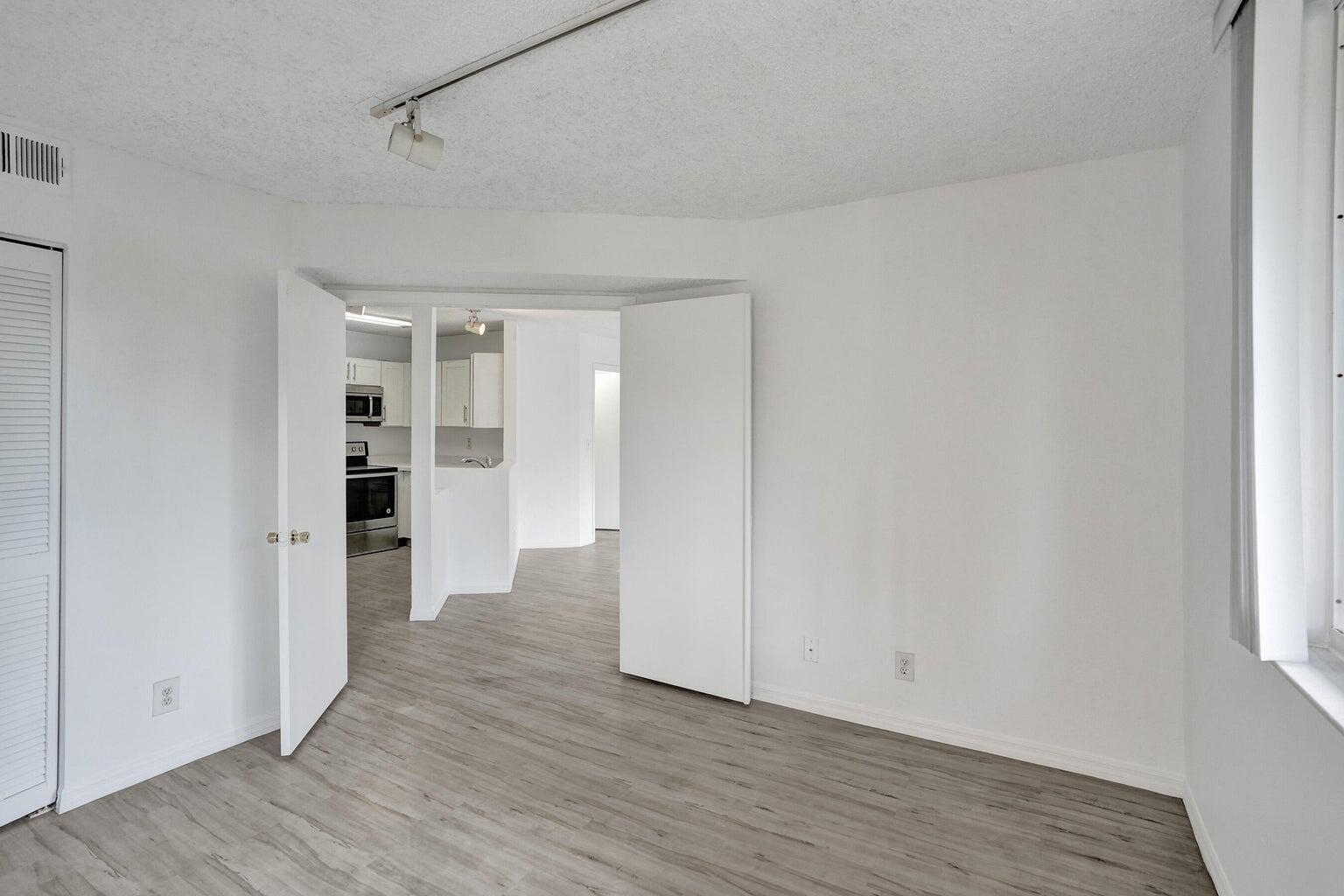 WINDWARD LAKES CONDO - Residential
