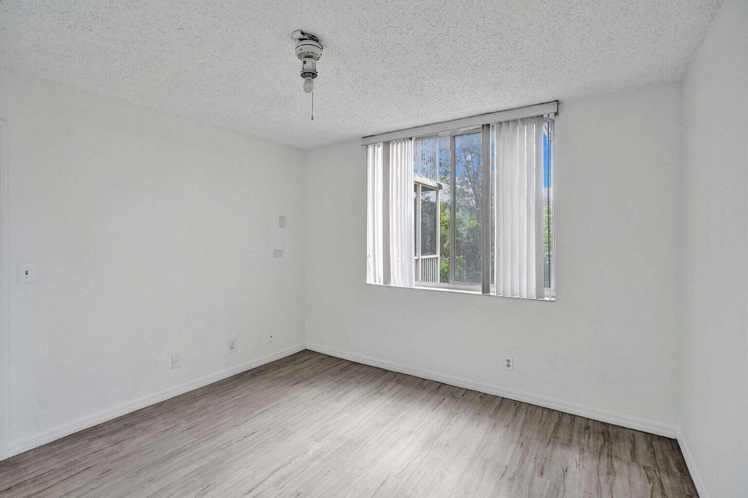 WINDWARD LAKES CONDO - Residential