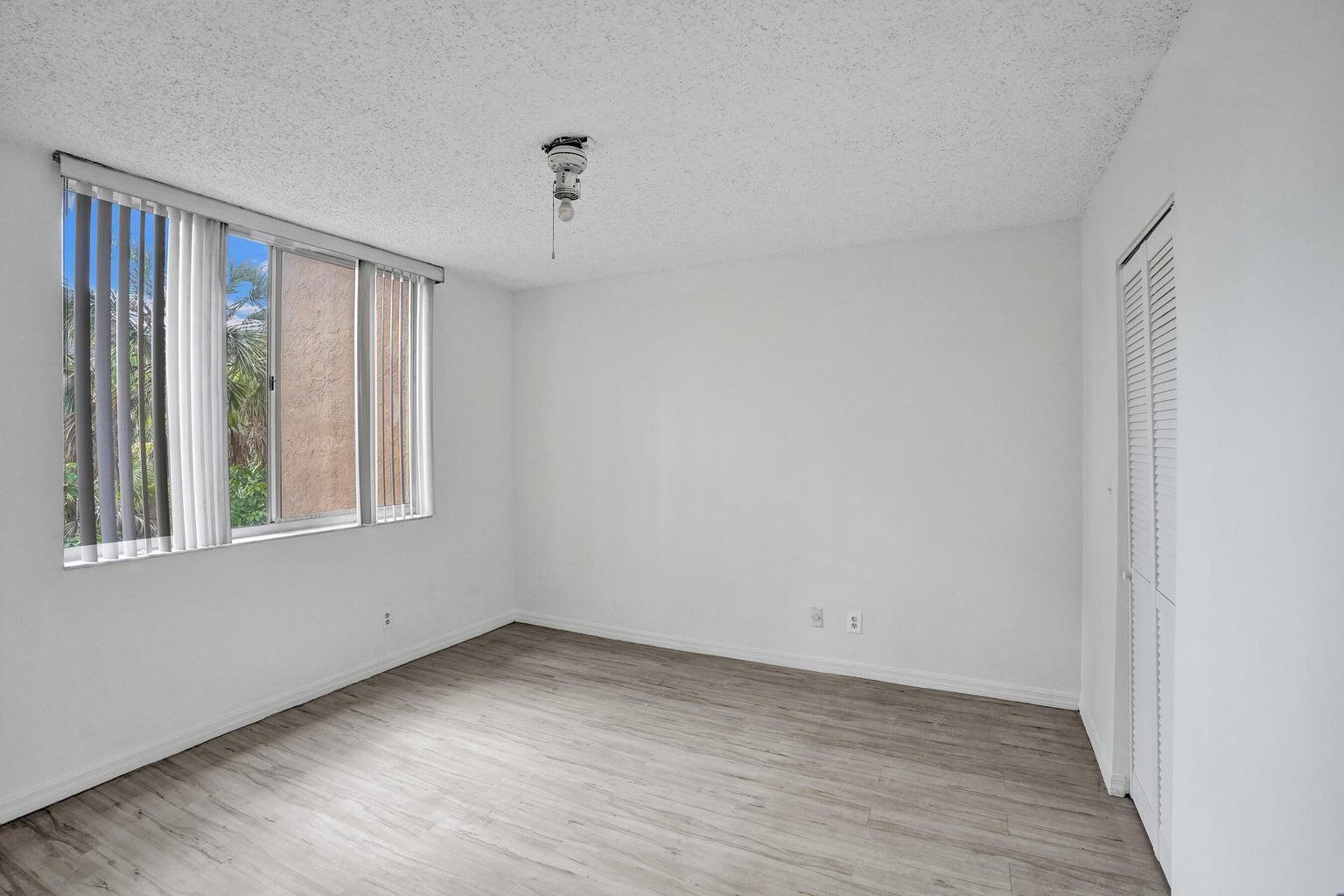 WINDWARD LAKES CONDO - Residential