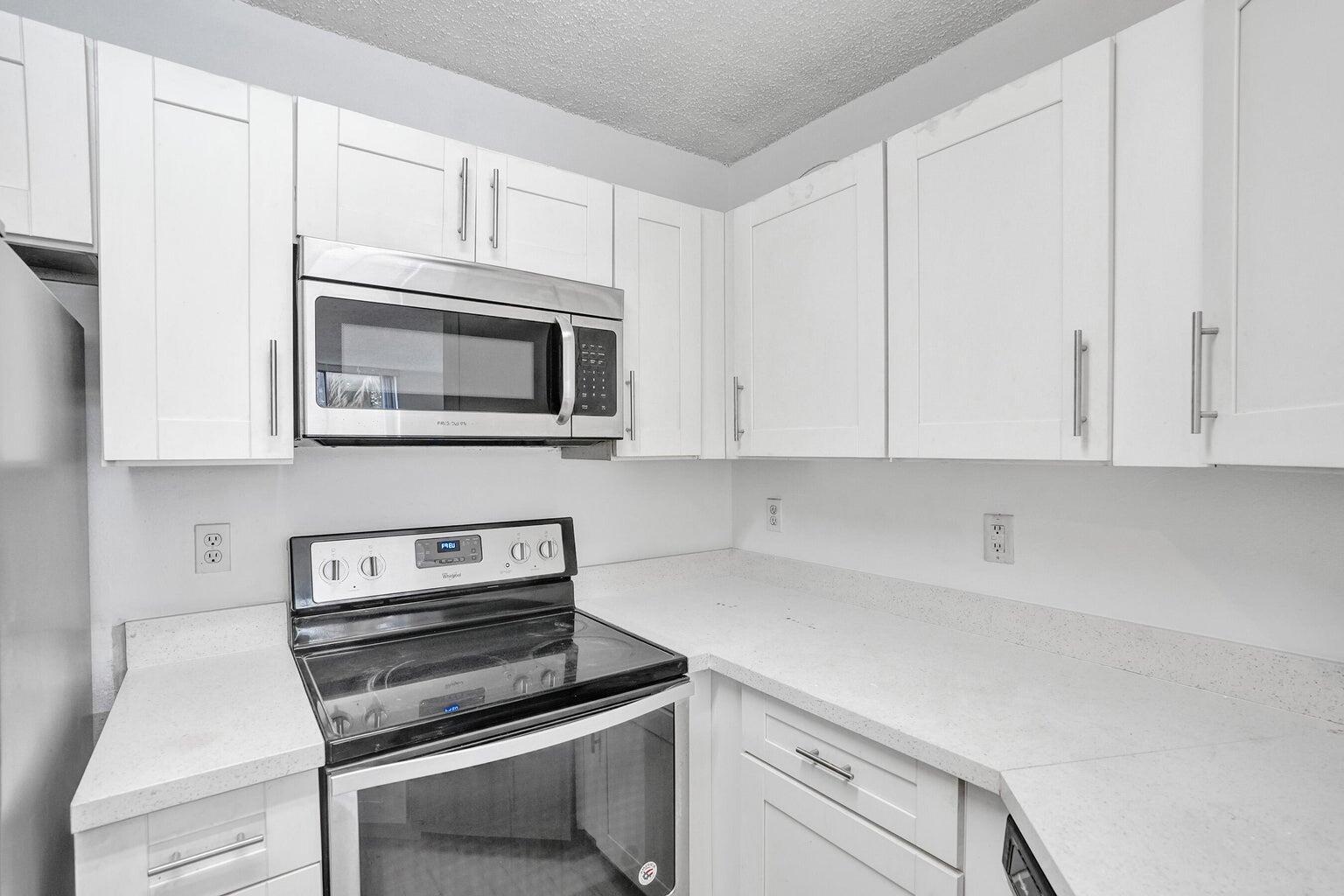 WINDWARD LAKES CONDO - Residential