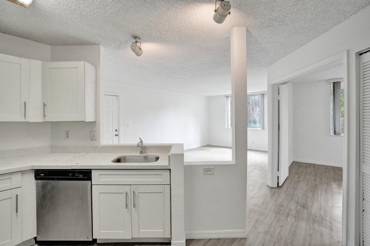 WINDWARD LAKES CONDO - Residential