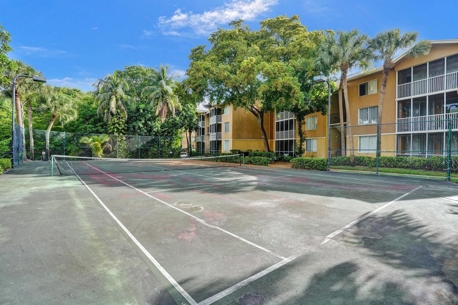 WINDWARD LAKES CONDO - Residential