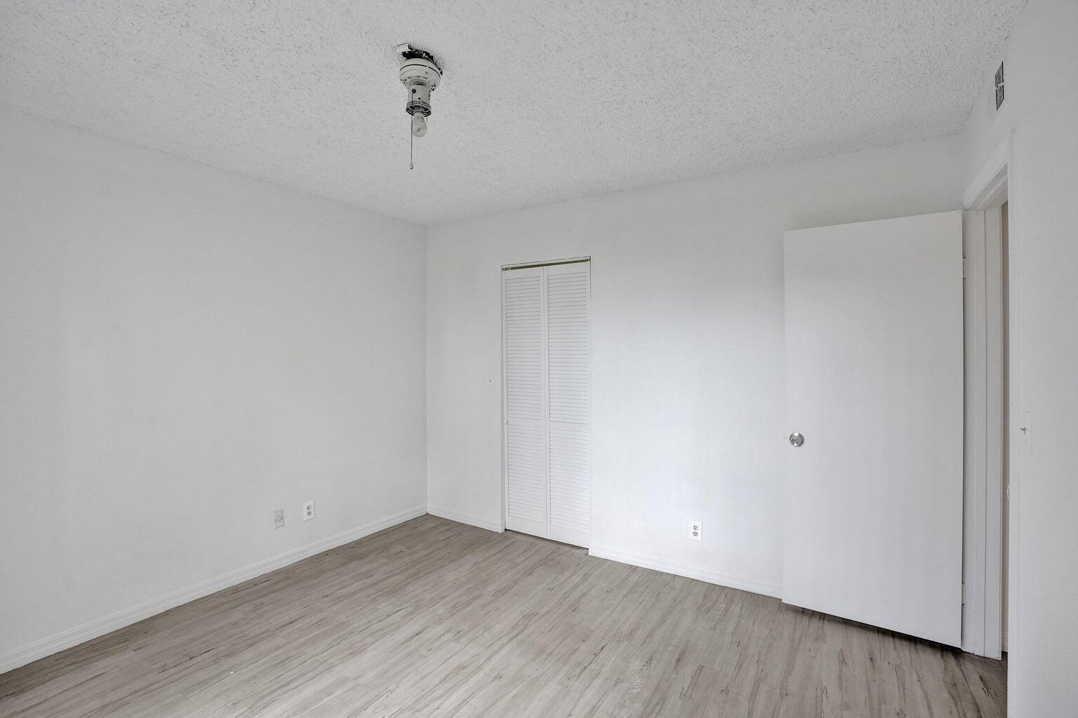 WINDWARD LAKES CONDO - Residential