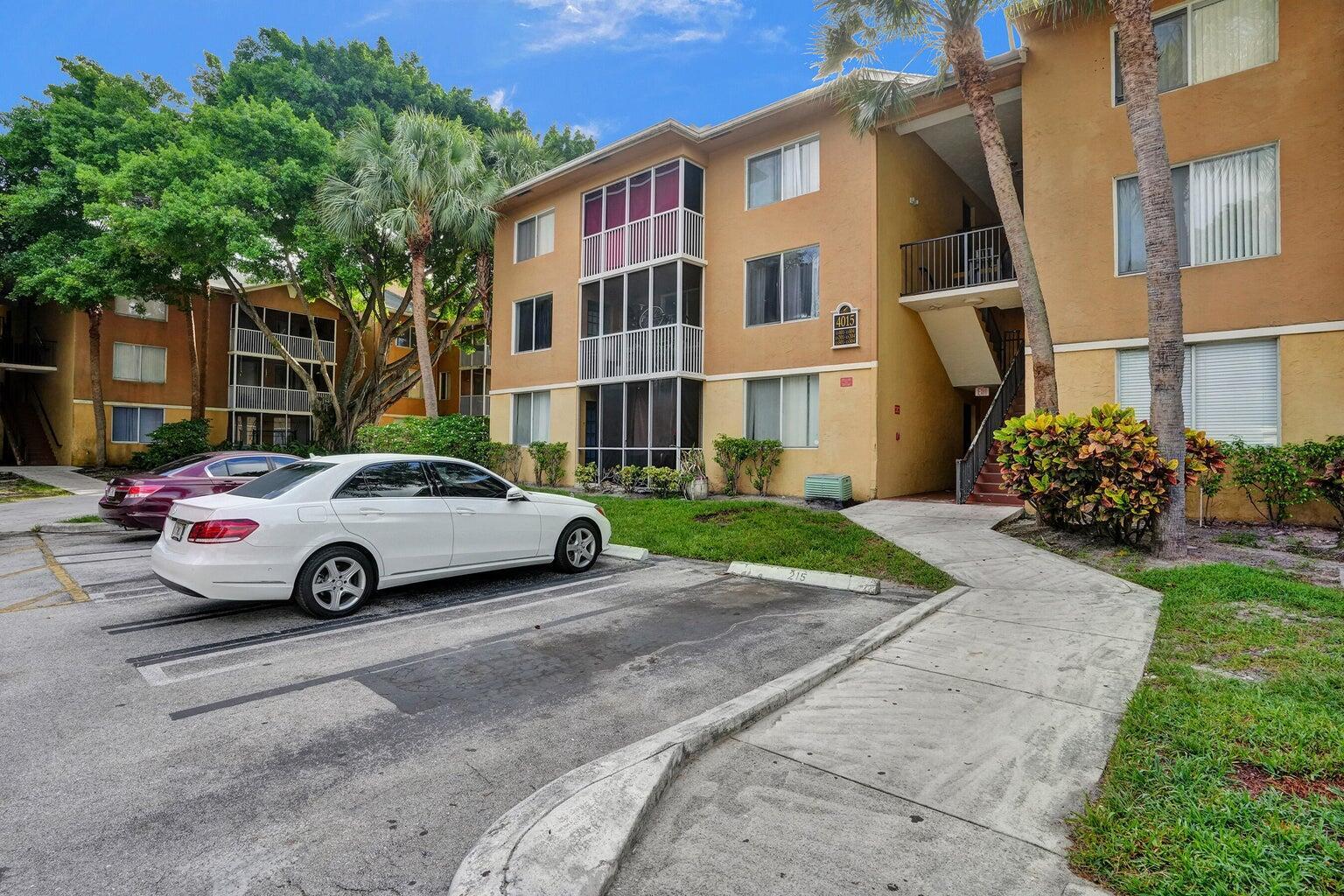 WINDWARD LAKES CONDO - Residential