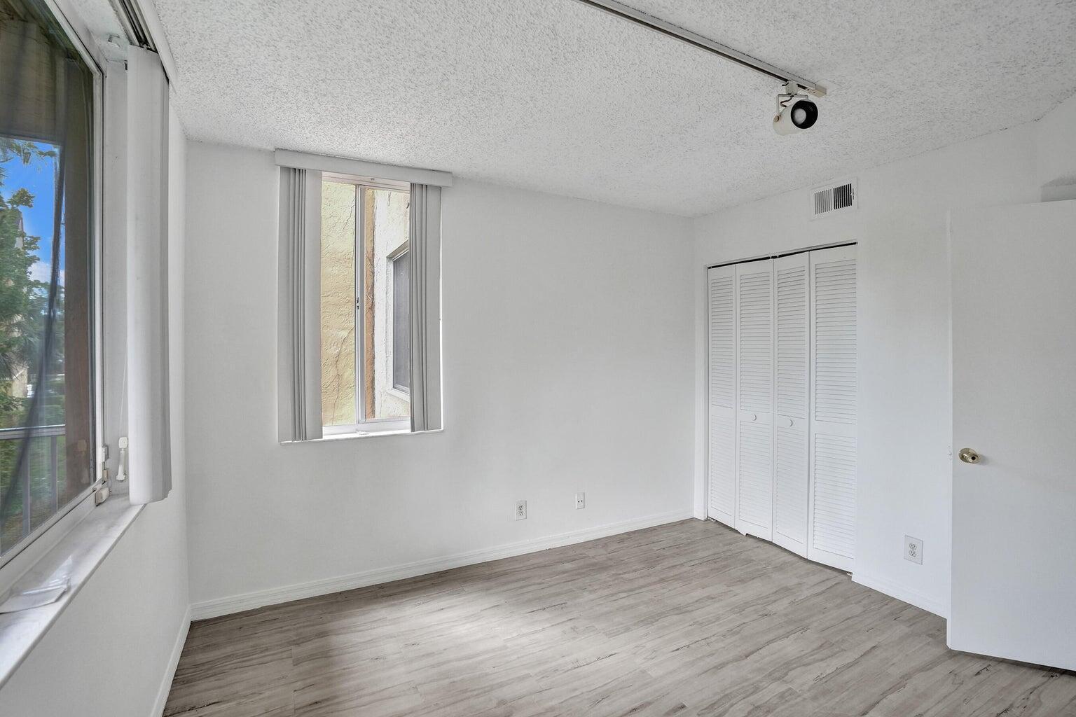 WINDWARD LAKES CONDO - Residential