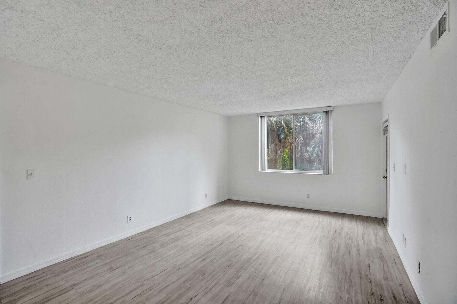 WINDWARD LAKES CONDO - Residential
