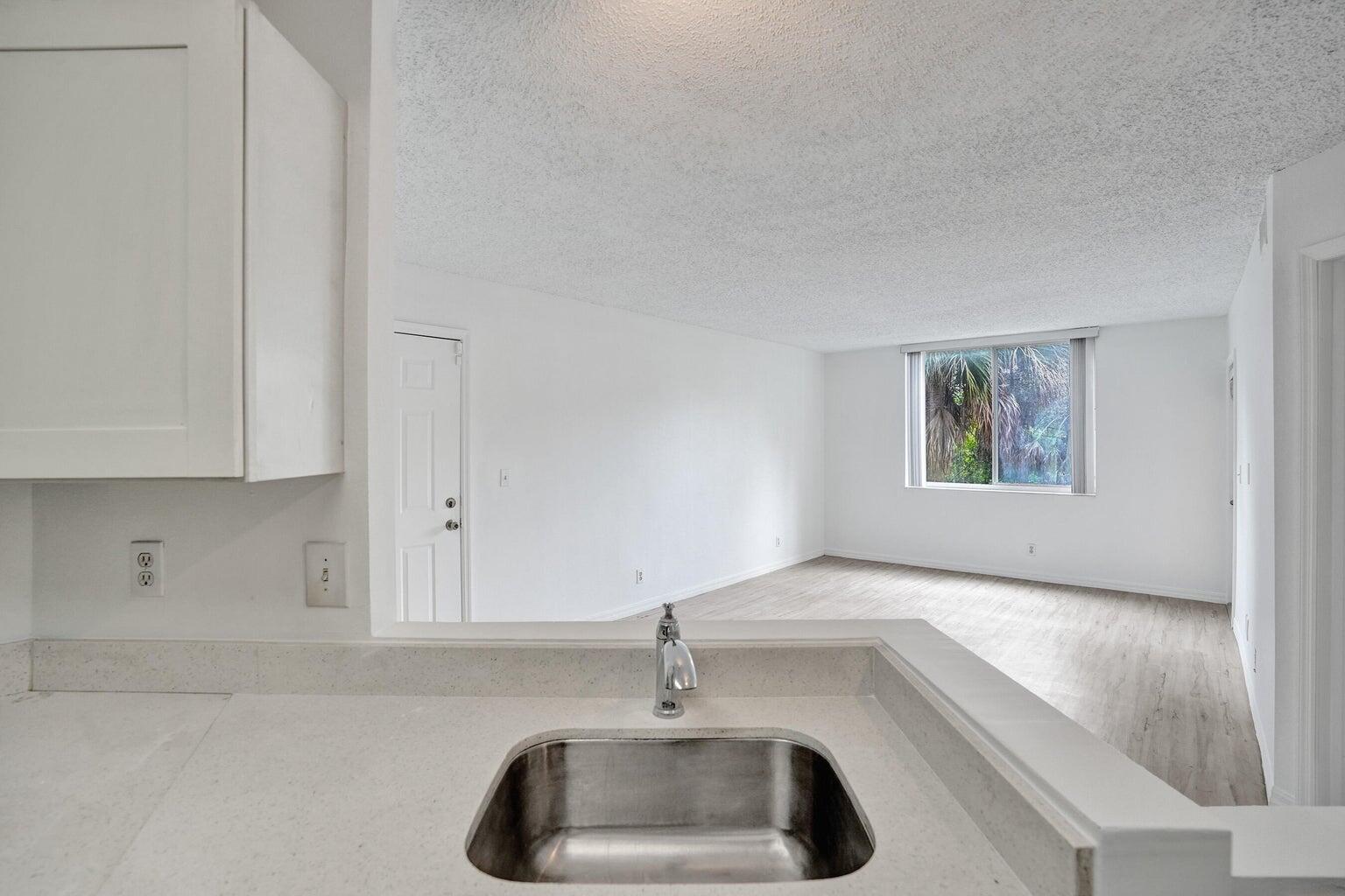 WINDWARD LAKES CONDO - Residential
