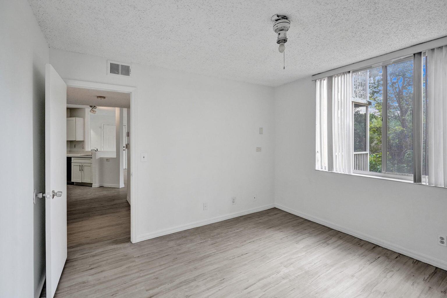 WINDWARD LAKES CONDO - Residential