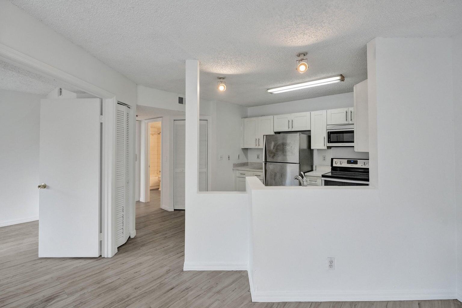 WINDWARD LAKES CONDO - Residential