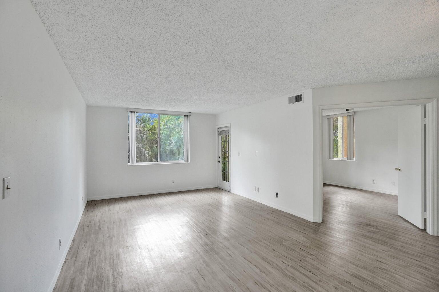 WINDWARD LAKES CONDO - Residential