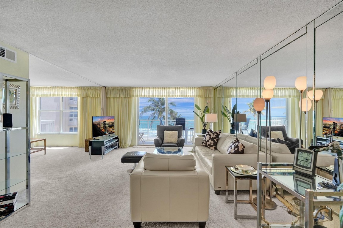 HILLSBORO LE BARON CONDO - Residential