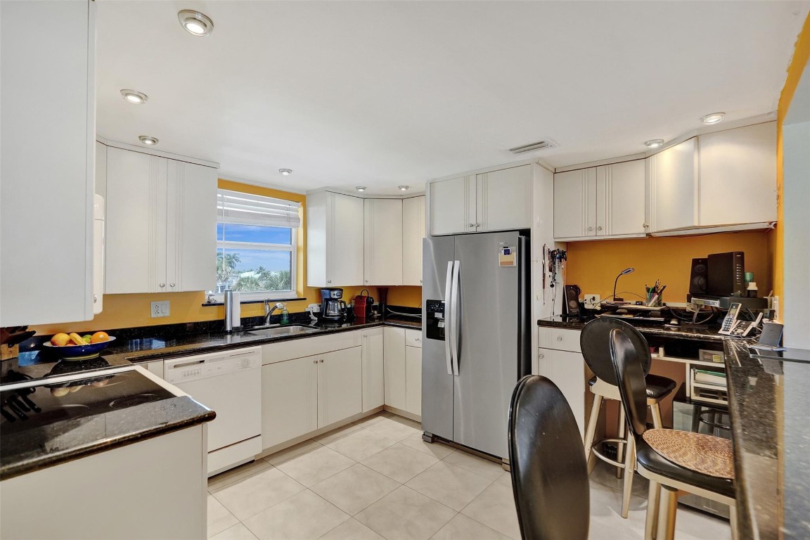 HILLSBORO LE BARON CONDO - Residential