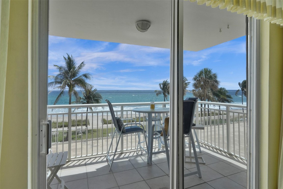 HILLSBORO LE BARON CONDO - Residential