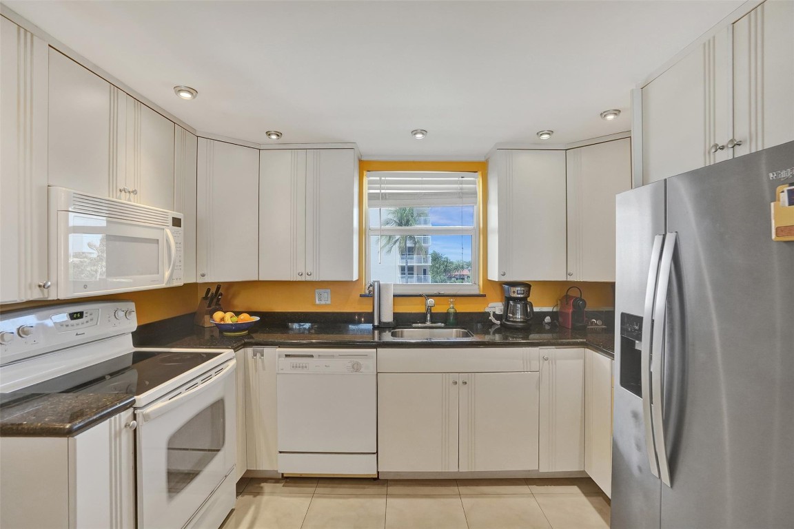HILLSBORO LE BARON CONDO - Residential