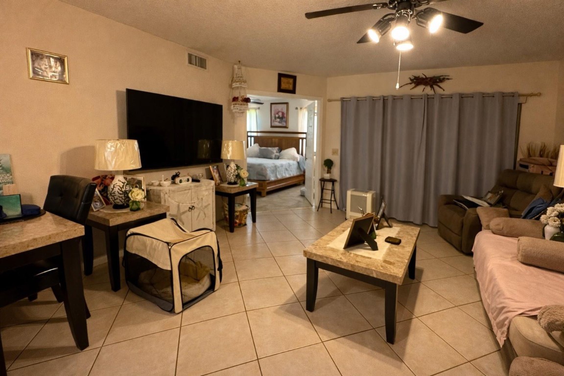 SUNRISE LAKES - Residential