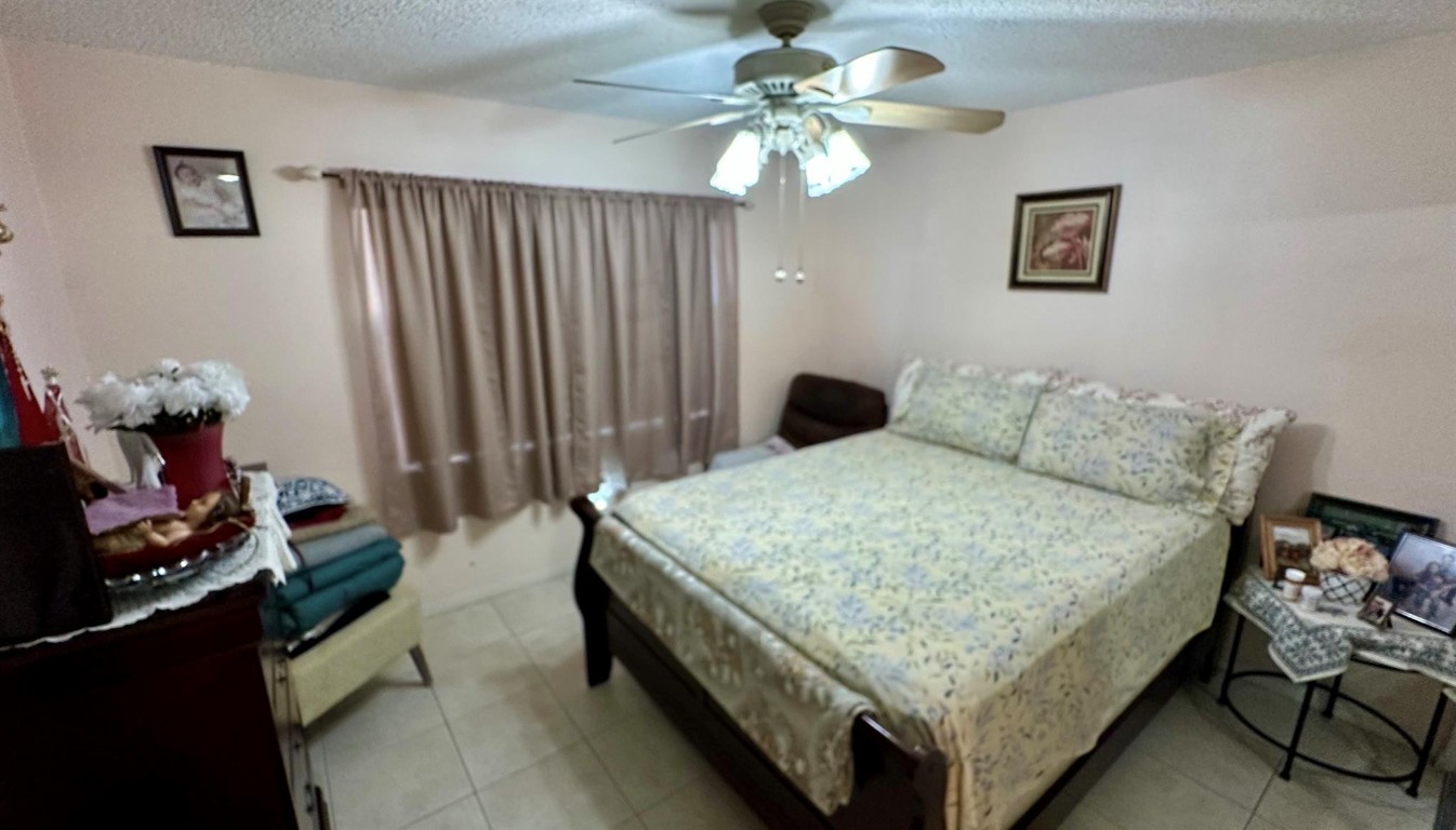 SUNRISE LAKES - Residential