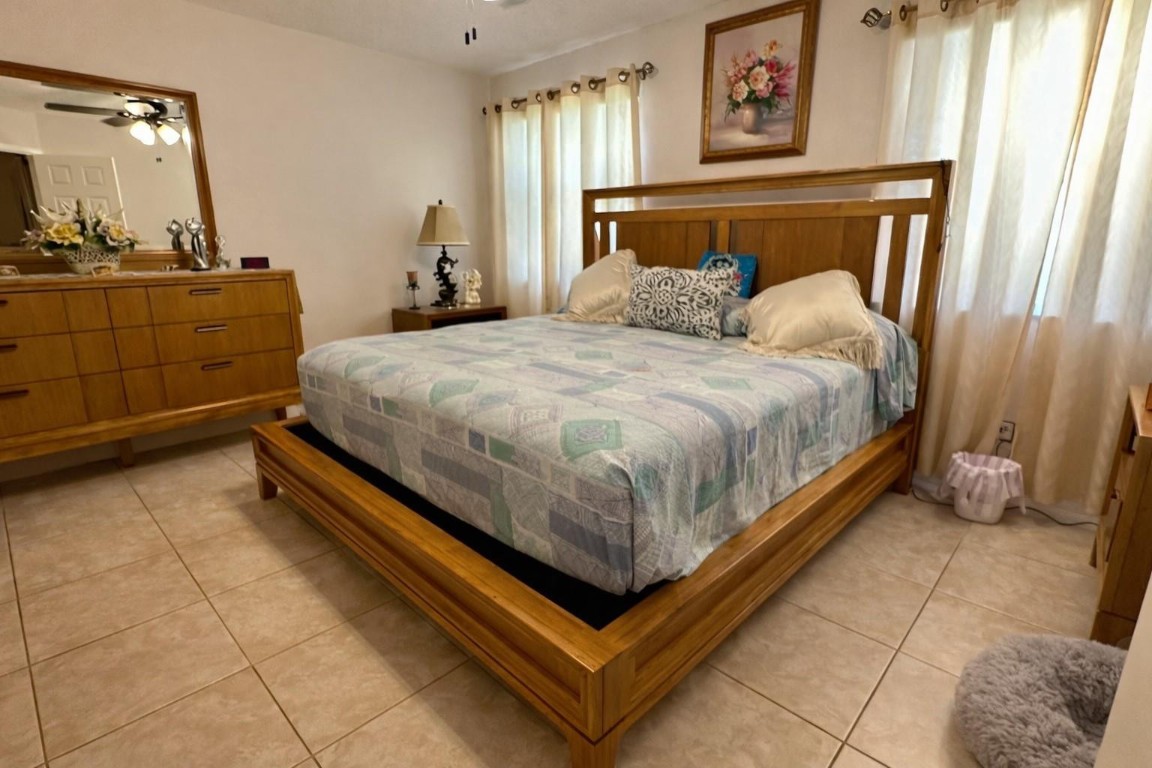 SUNRISE LAKES - Residential