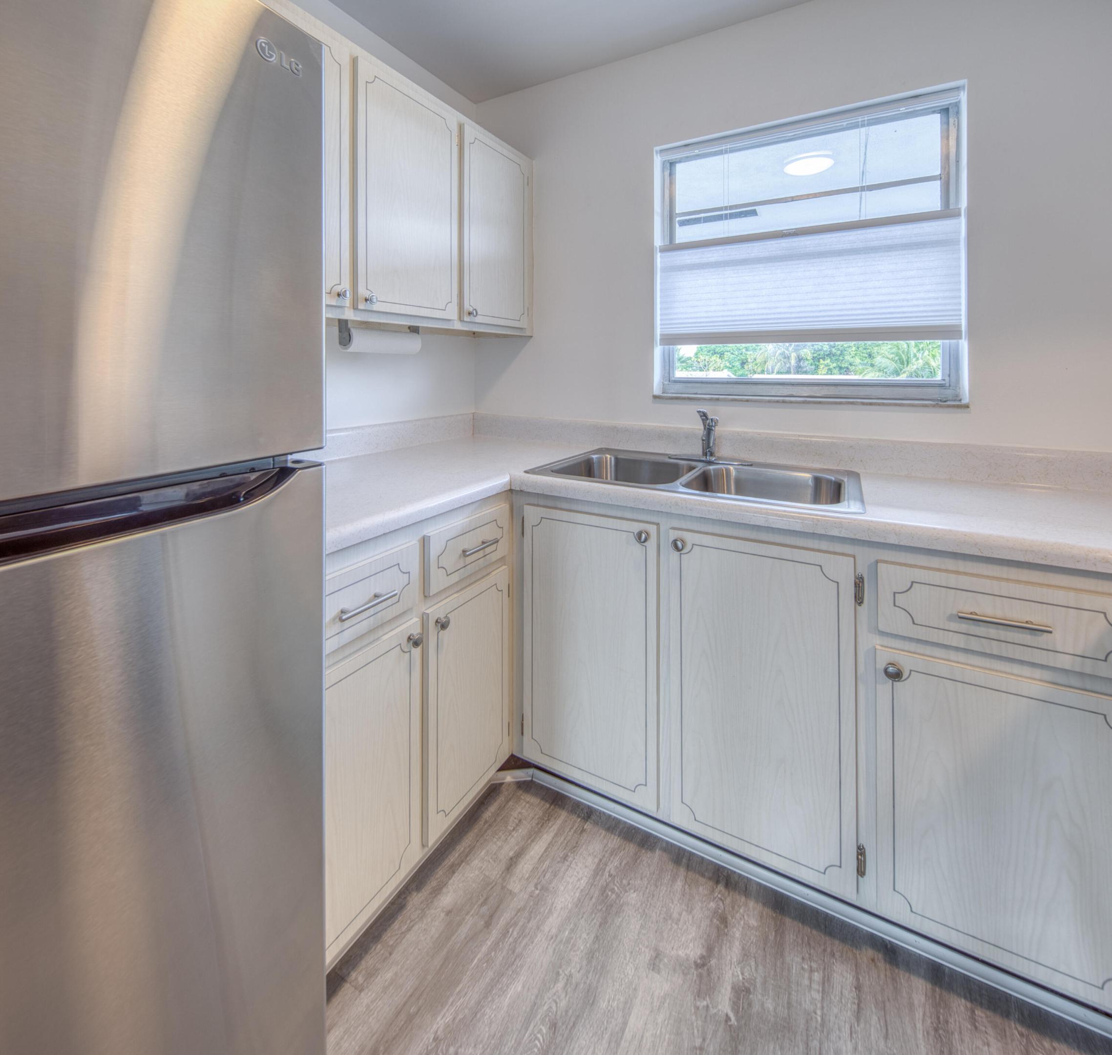 FOUR PALMS APTS CONDO - Residential