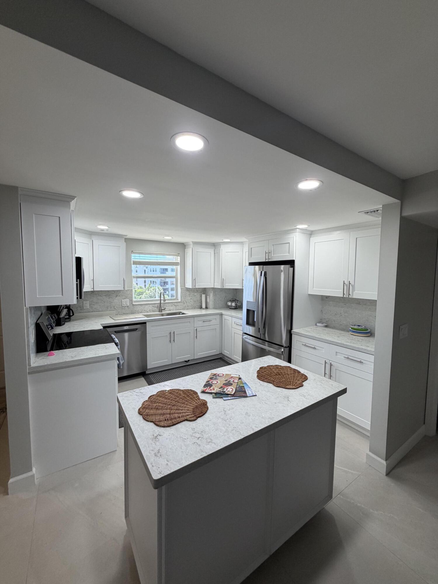 HILLSBORO ISLAND HOUSE CONDO - Residential Lease