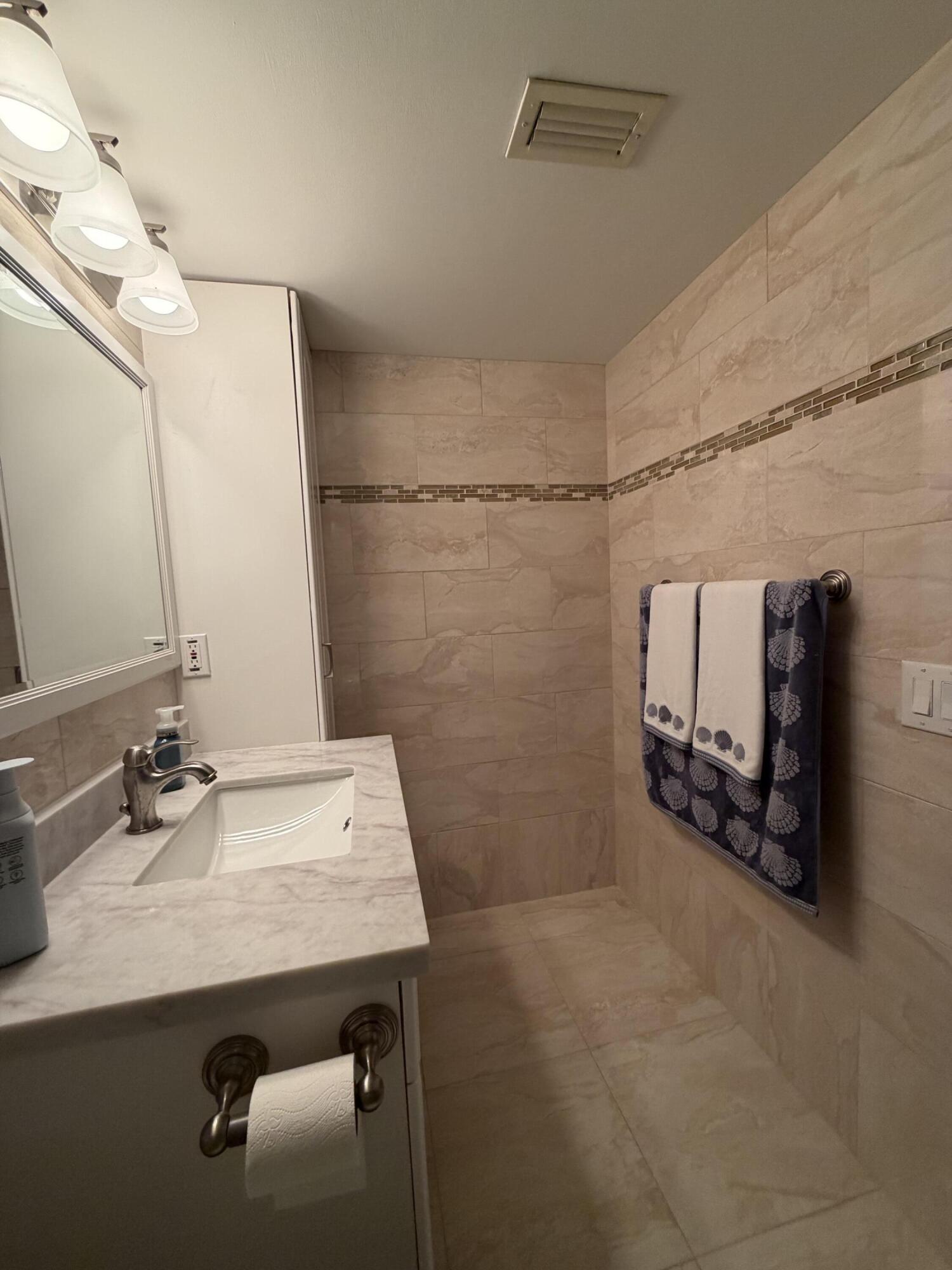 HILLSBORO ISLAND HOUSE CONDO - Residential Lease