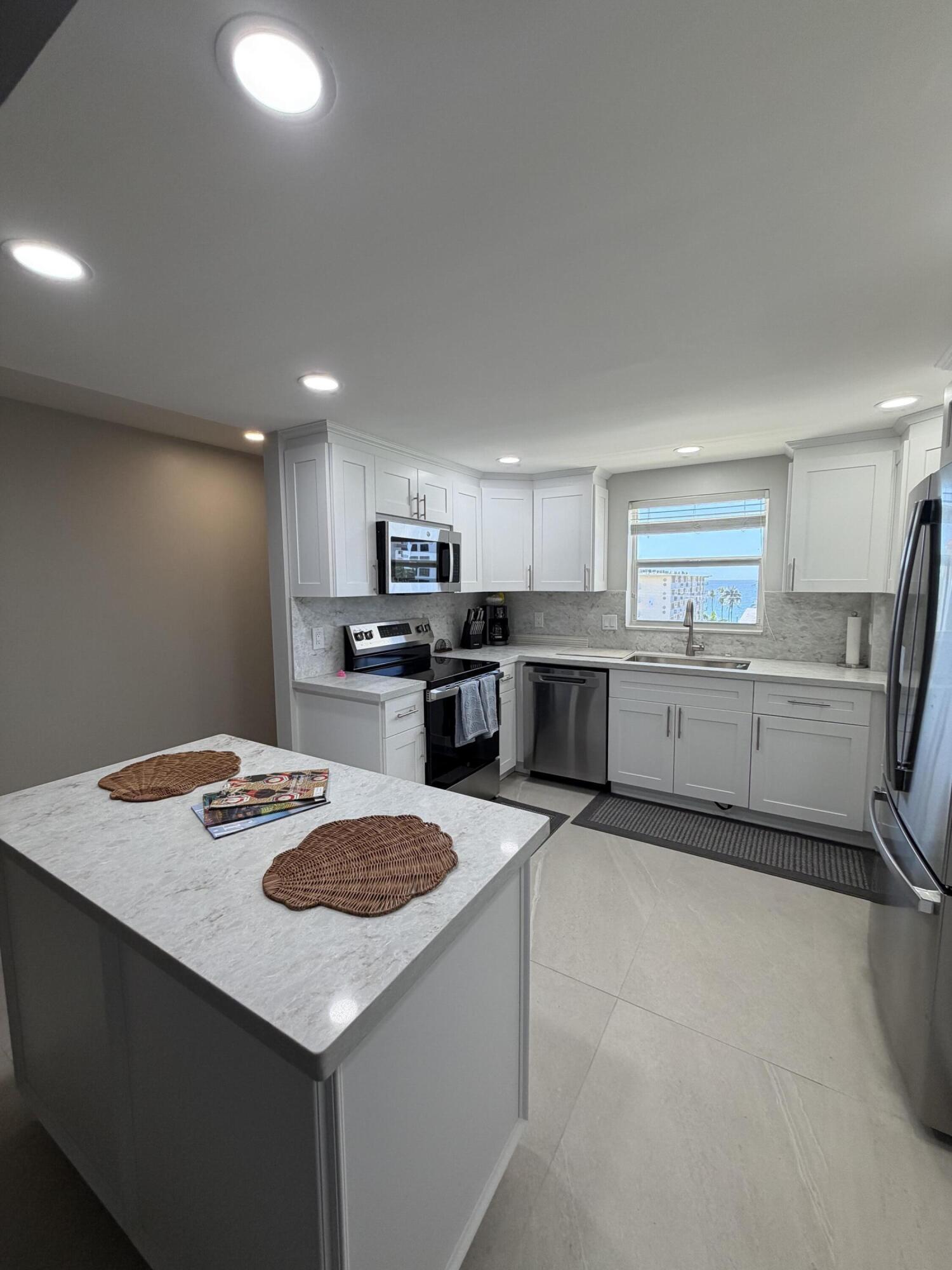 HILLSBORO ISLAND HOUSE CONDO - Residential Lease