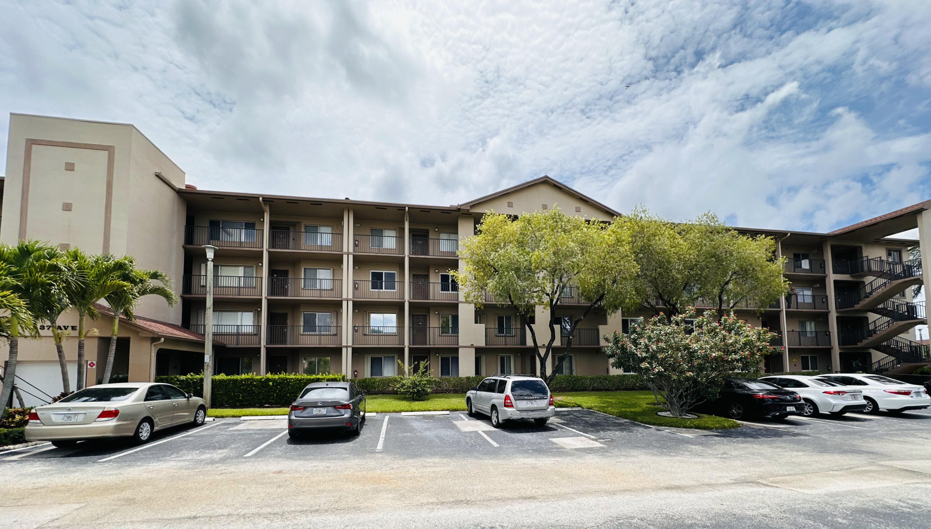 SUFFOLK AT CENTURY VILLAGE - Residential
