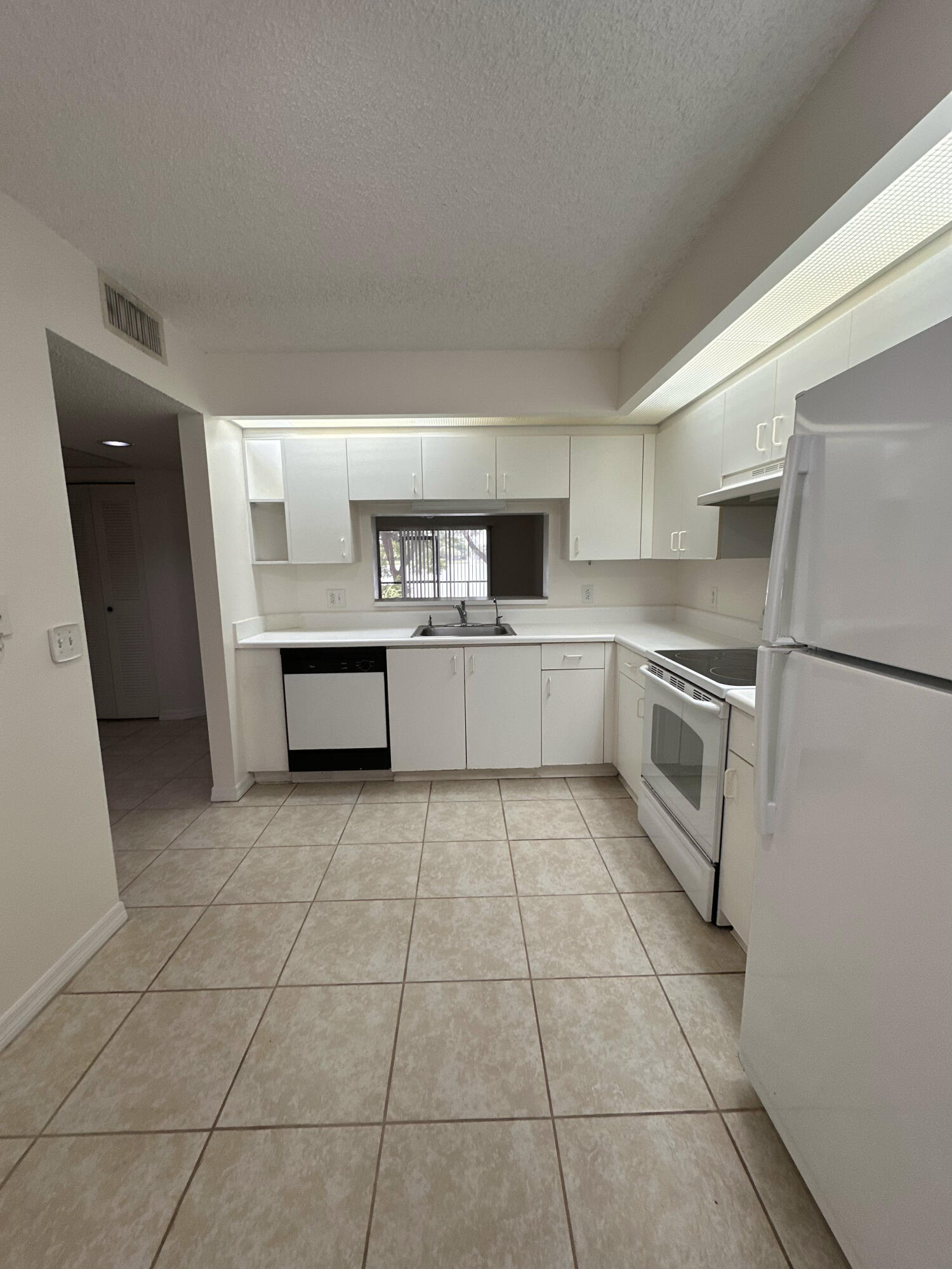 SUFFOLK AT CENTURY VILLAGE - Residential