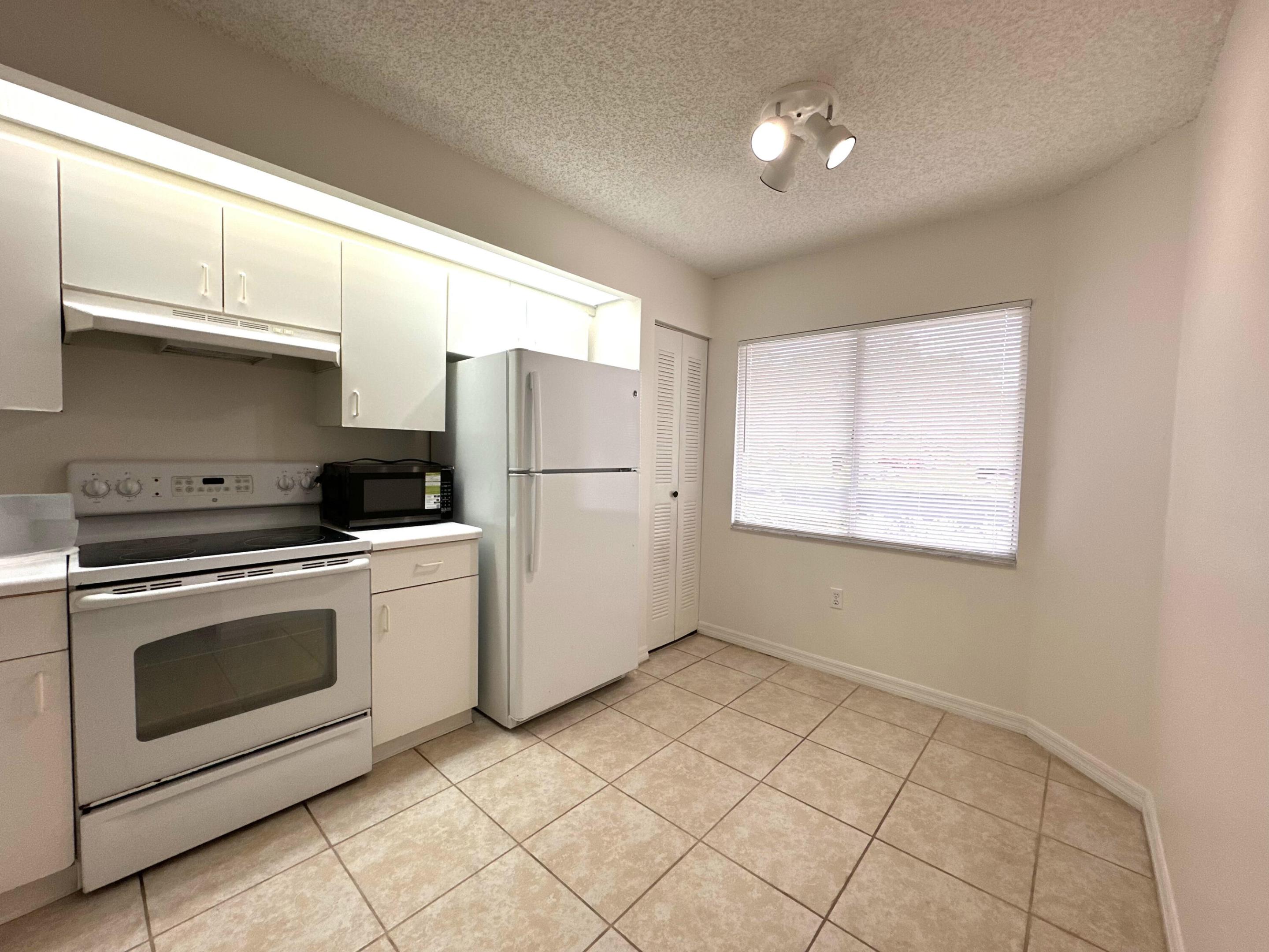 SUFFOLK AT CENTURY VILLAGE - Residential