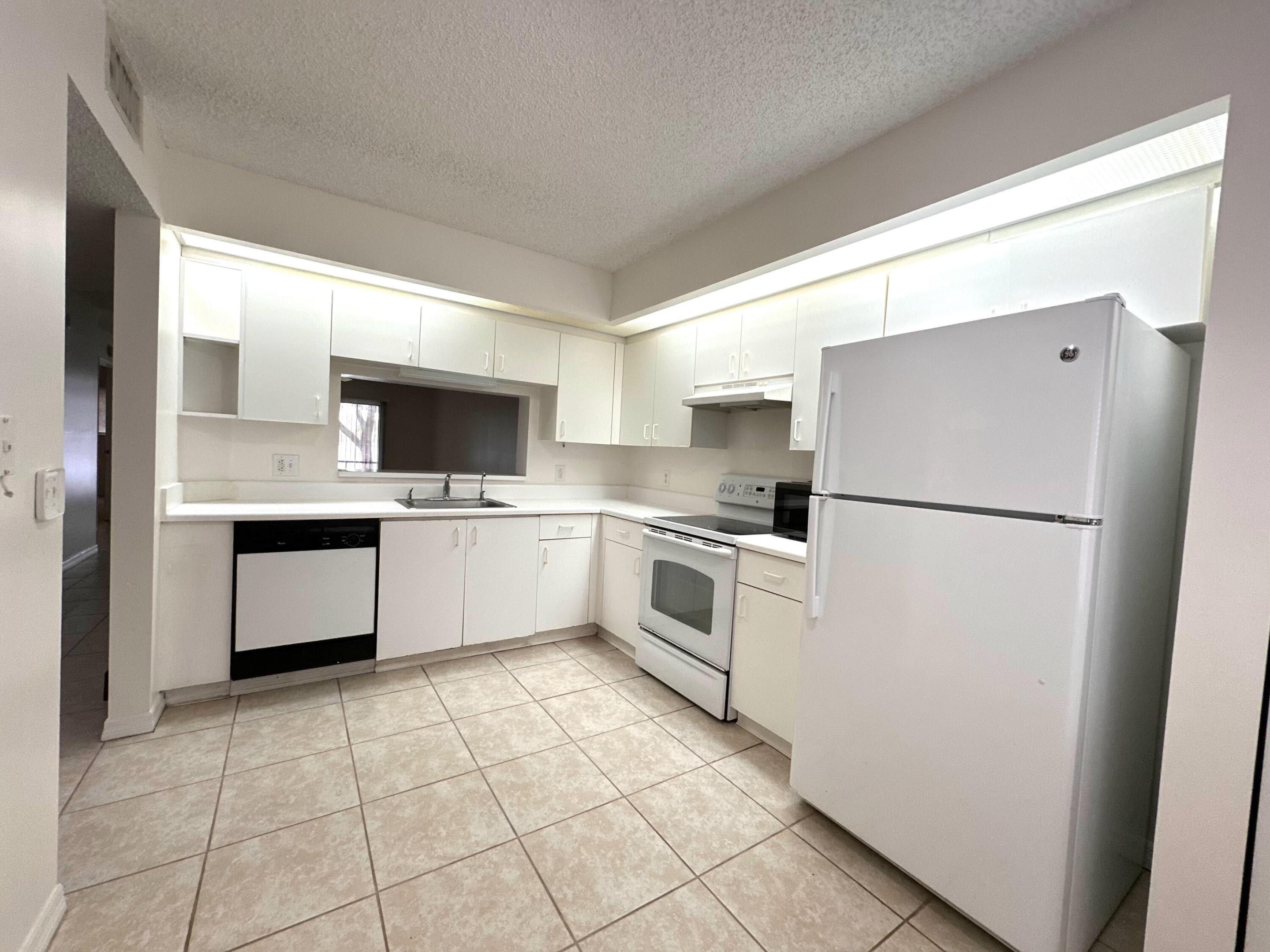 SUFFOLK AT CENTURY VILLAGE - Residential