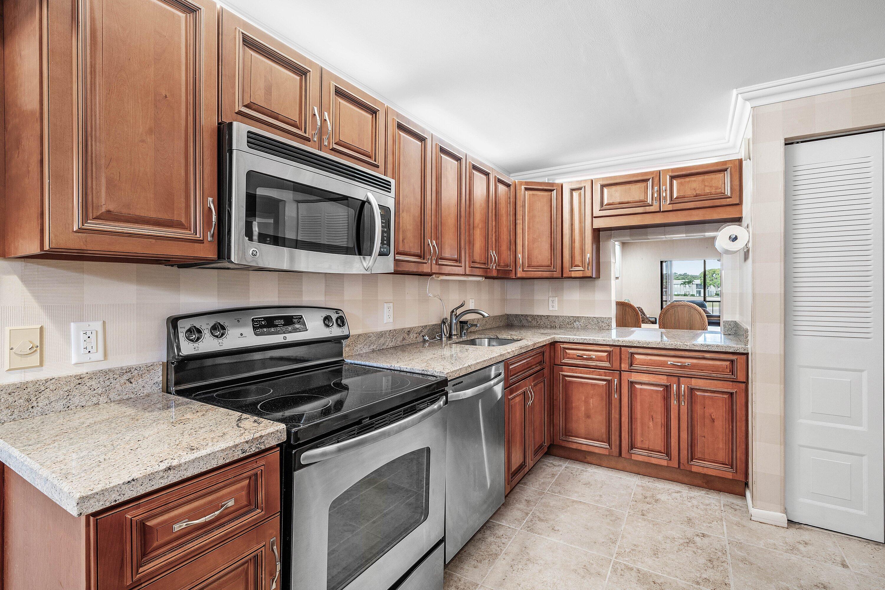 SOUTHPORT AT HUNTERS RUN CONDO - Residential