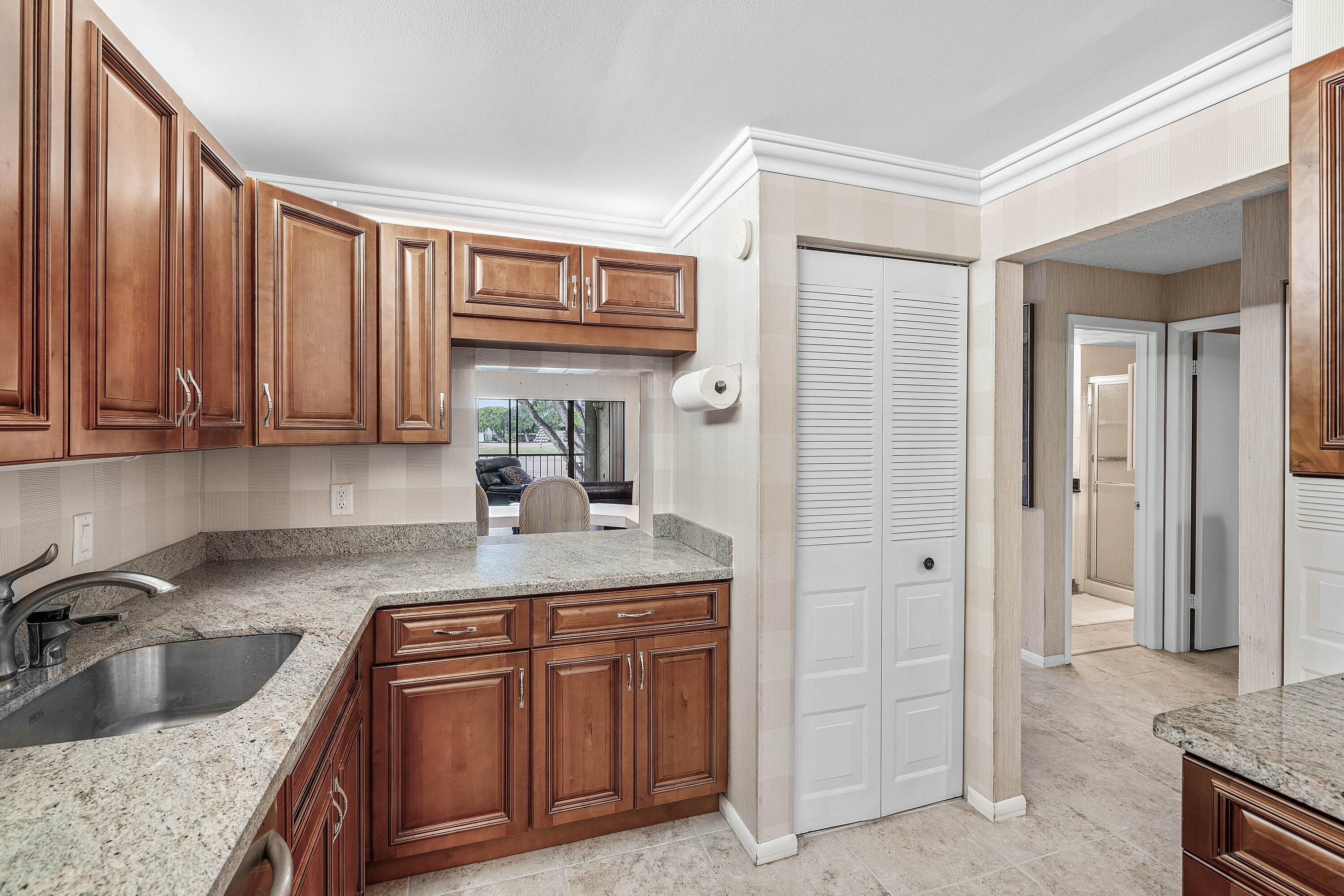 SOUTHPORT AT HUNTERS RUN CONDO - Residential