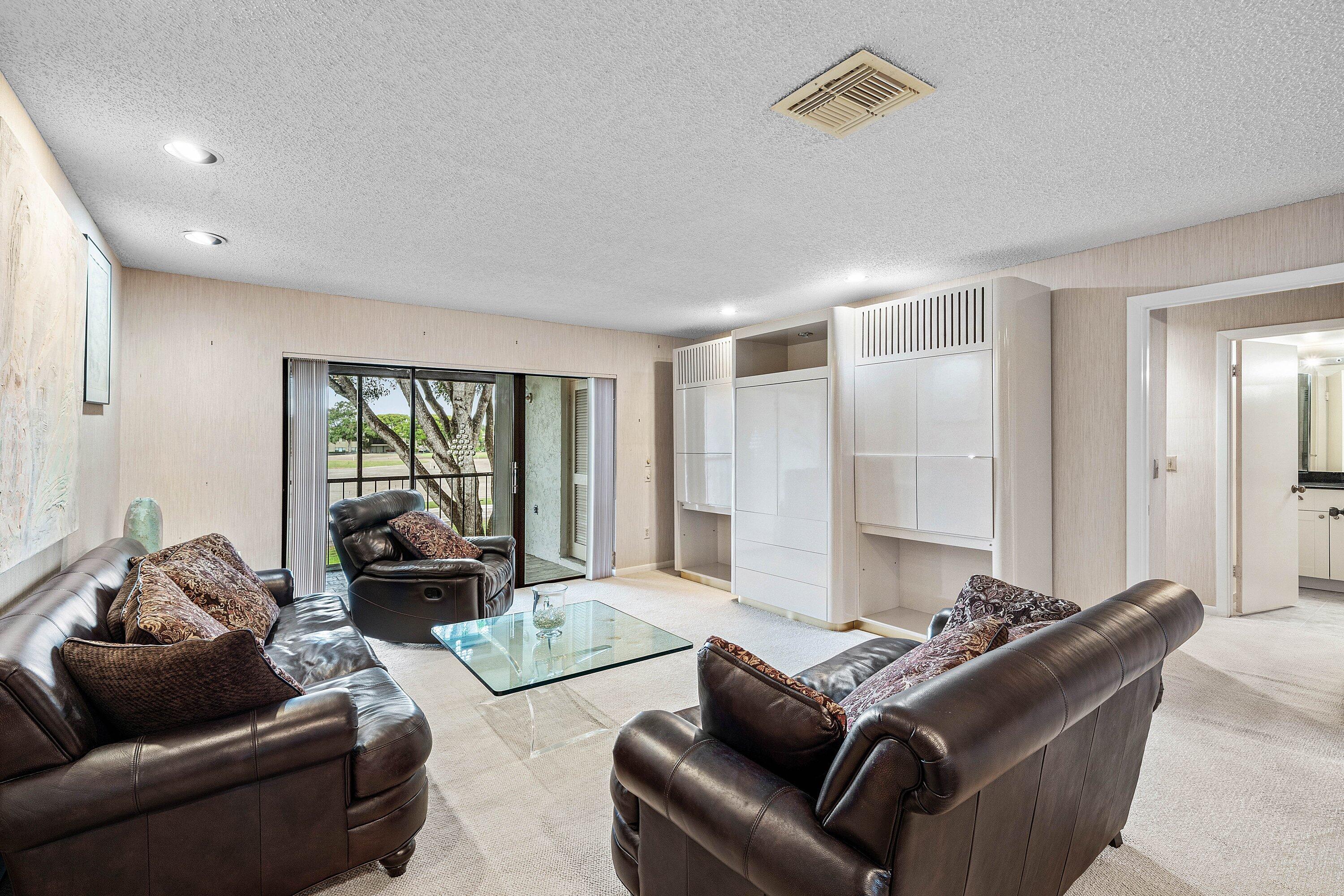SOUTHPORT AT HUNTERS RUN CONDO - Residential
