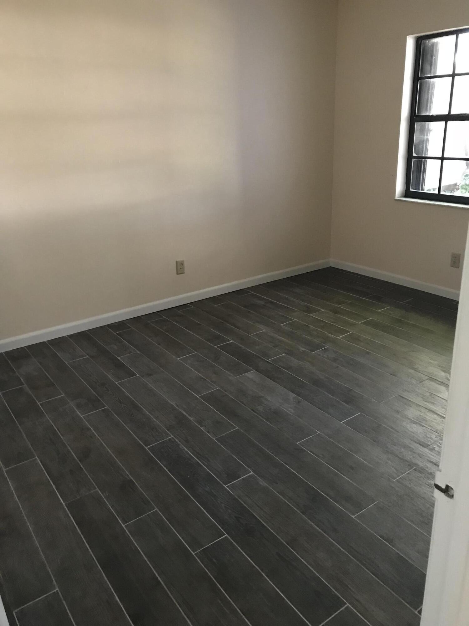 GRENADIER LAKES AT WELLEBY CONDO - Residential