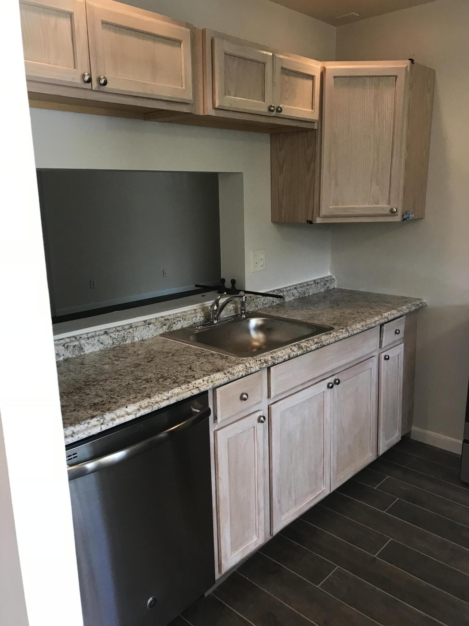 GRENADIER LAKES AT WELLEBY CONDO - Residential