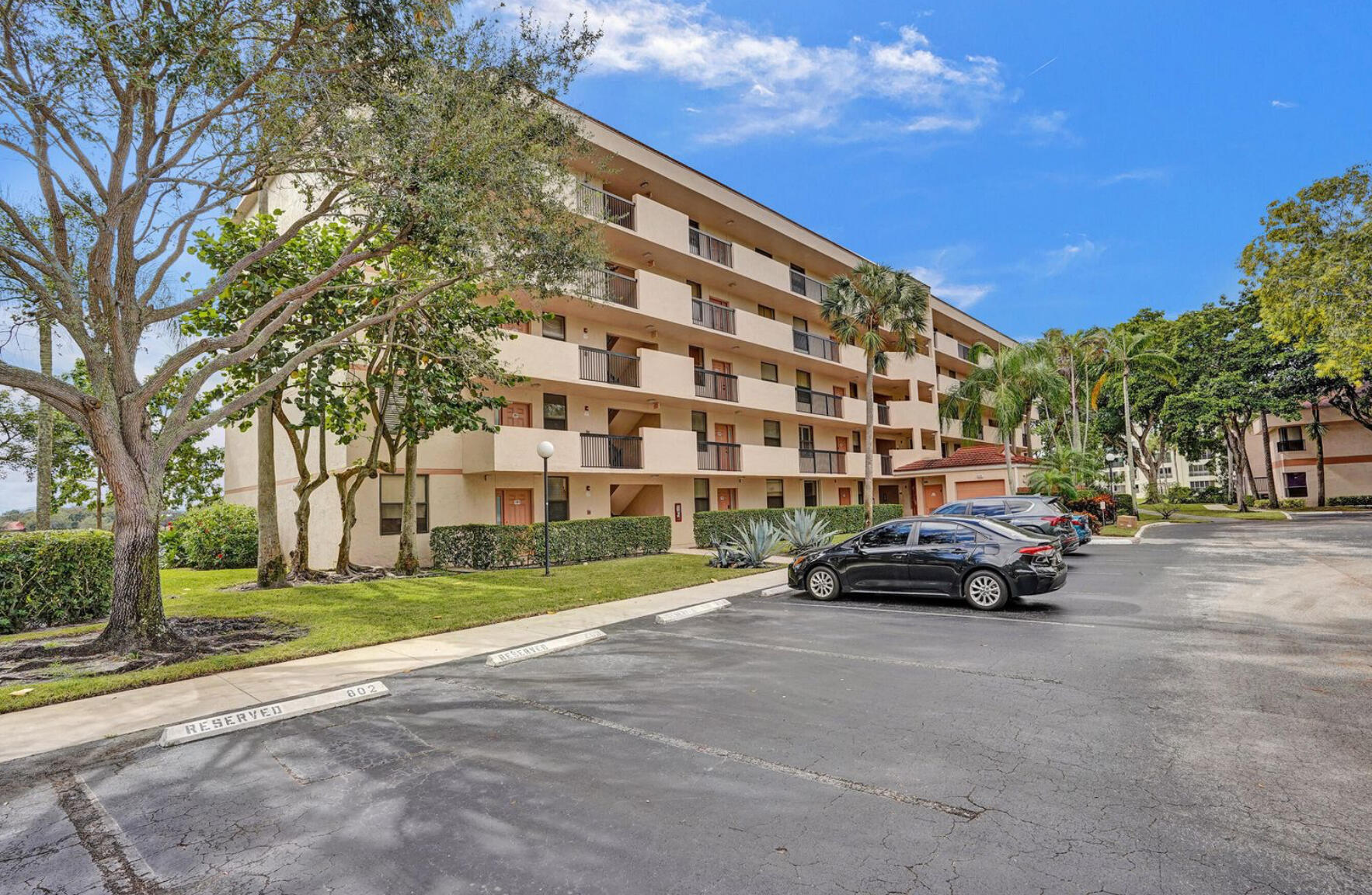 APPLEWOOD VILLAGE II-F CONDO - Residential