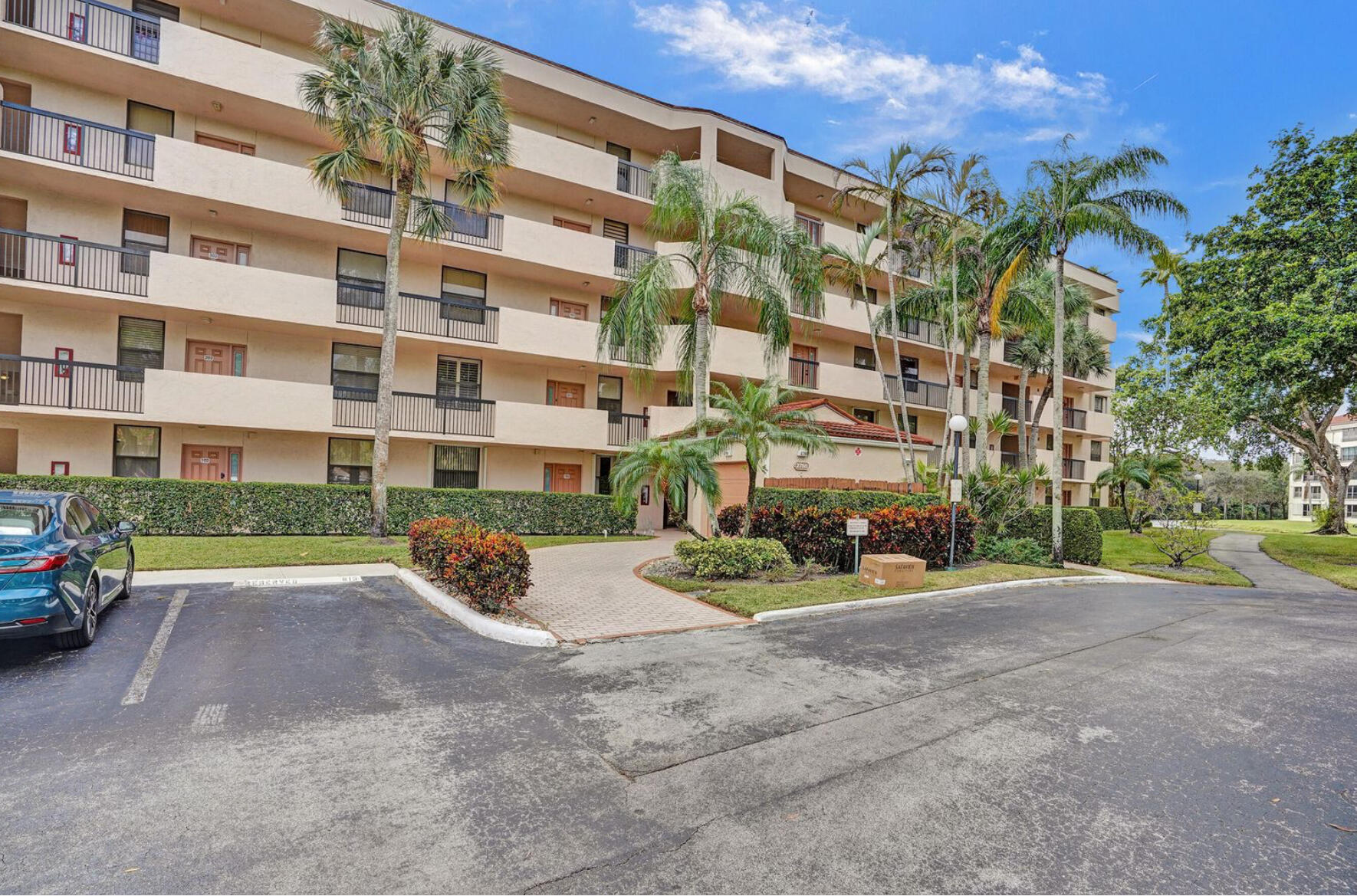 APPLEWOOD VILLAGE II-F CONDO - Residential