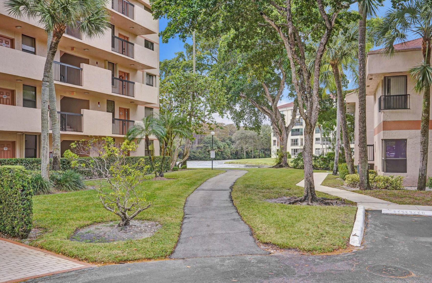 APPLEWOOD VILLAGE II-F CONDO - Residential