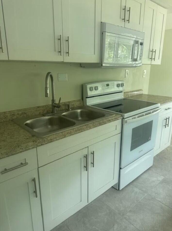LINCOLN MANOR - Residential Lease