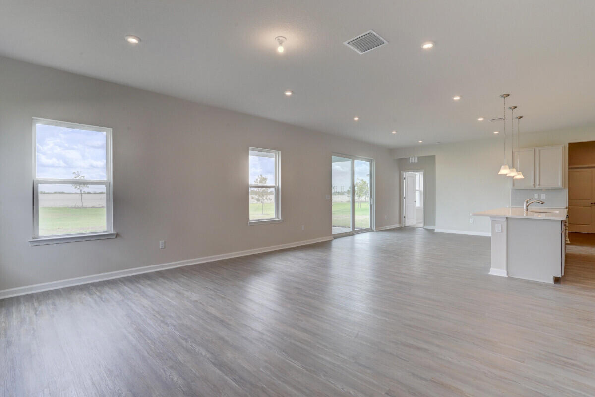 ARDEN PUD POD F EAST - Residential Lease