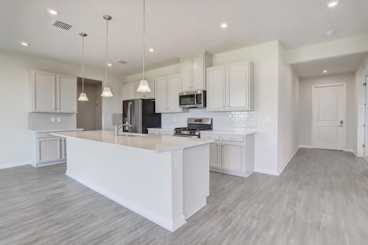 ARDEN PUD POD F EAST - Residential Lease