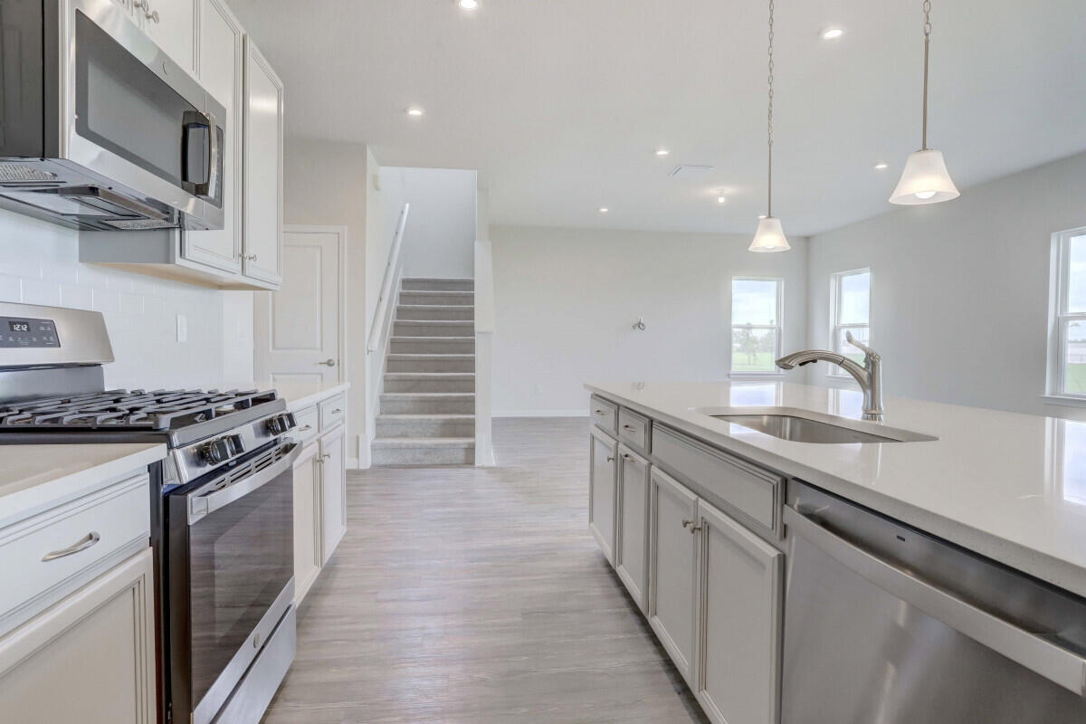 ARDEN PUD POD F EAST - Residential Lease