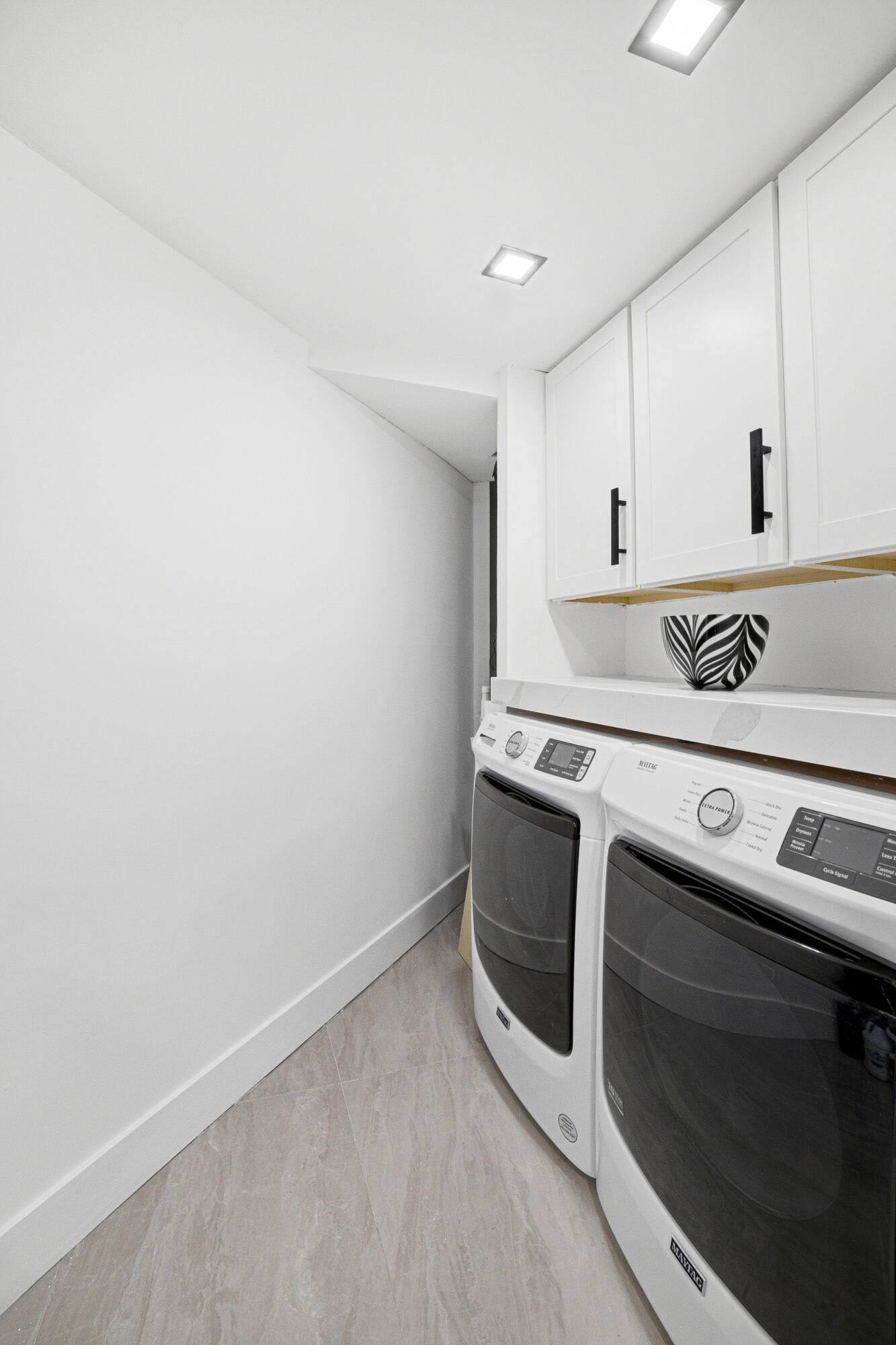 HILLSBORO LANDINGS CONDO NO TWO - Residential