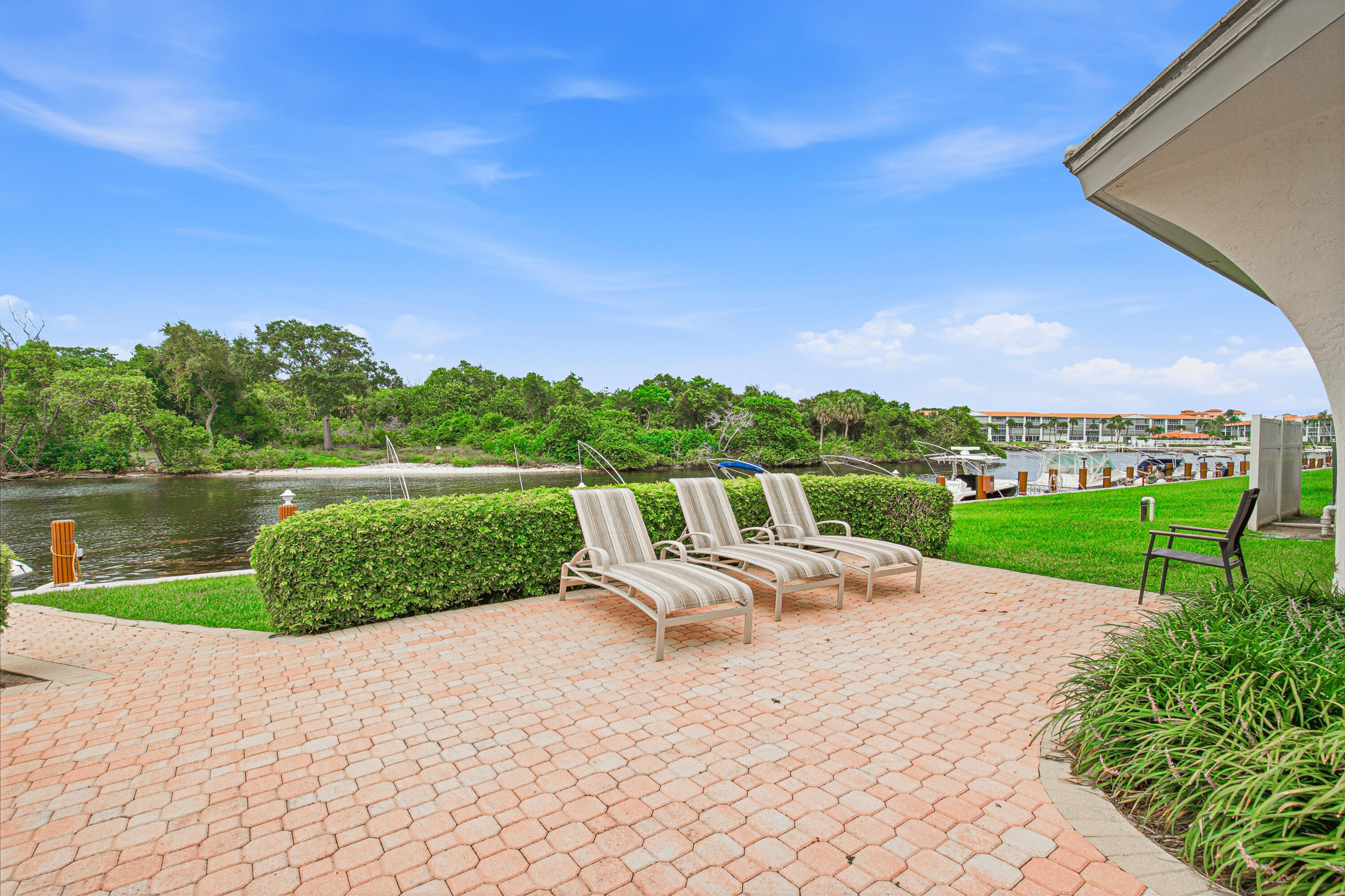 HILLSBORO LANDINGS CONDO NO TWO - Residential