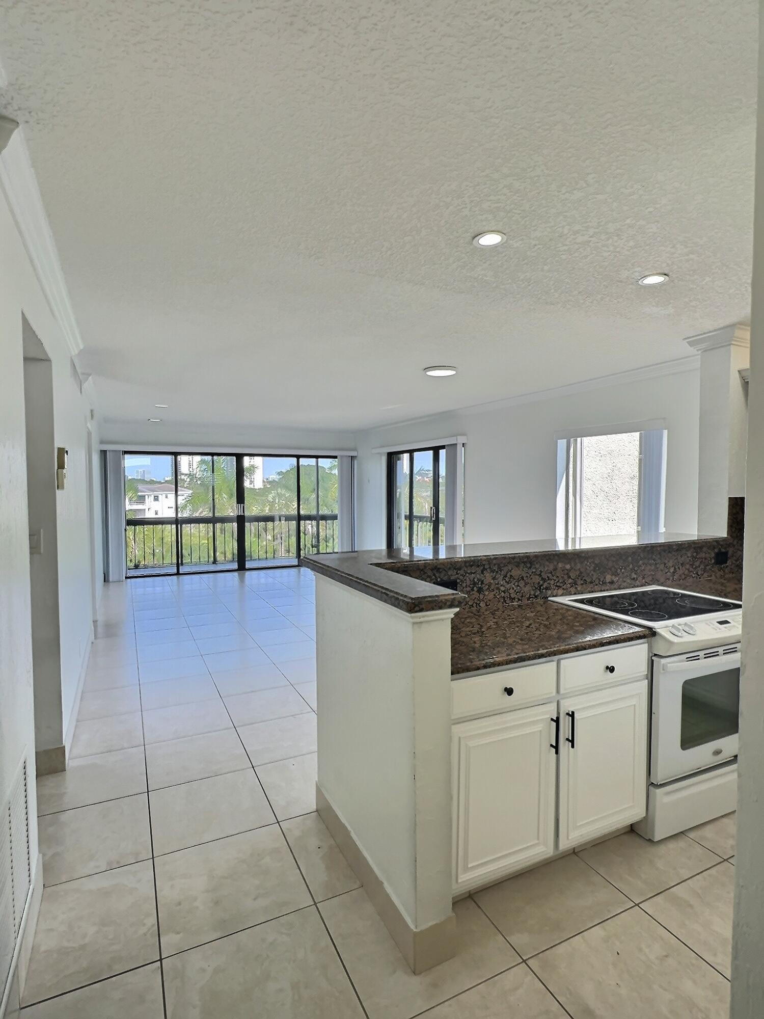 LANDS OF THE PRESIDENT CONDO 8 - Residential Lease